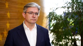 Nowy pakiet farmaceutyczny ma wyrównać szanse pacjentów w całej Unii. W Polsce na niektóre leki czeka się ponad dwa lata dłużej niż w Niemczech