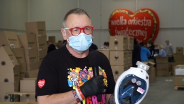 Przerobione maski do nurkowania będą chronić pracowników medycznych. Do szpitali w całej Polsce trafi ich w tym tygodniu 10 tys.
