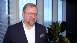 Cyfrowe portfele zyskują na popularności. Polacy chętnie płacą zbliżeniowo smartfonem czy zegarkiem