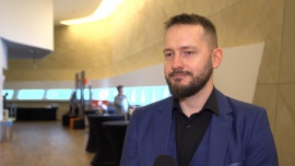 Czterech na 10 Polaków miało do czynienia z deepfake’ami. Cyberprzęstępcy coraz skuteczniej wykorzystują manipulowane treści Wszystkie newsy
