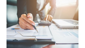 Nowa era cyfrowej twierdzy: MiCA i DORA w praktyce 2026