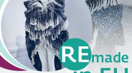 Z Paryża do Warszawy. Wystawa mody z materiałów z drugiego obiegu Biuro prasowe