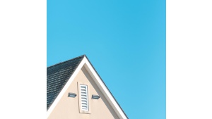 Jak klimat i położenie Małopolski wpływa na rodzaj zabudowy i kolorystykę dachów?