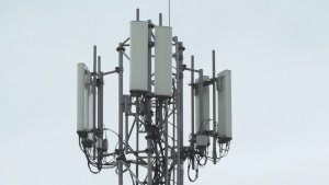 Eksperci uspokajają: poziom pola elektromagnetycznego wytwarzanego przez stacje bazowe operatorów komórkowych w Polsce na niskim poziomie Biuro prasowe