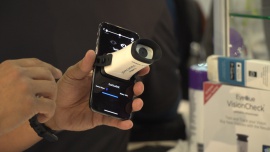 Urządzenie w formie przystawki do smartfona pozwoli samodzielnie zbadać wzrok. To szansa na lepszą diagnostykę chorób oczu m.in. u osób starszych News powiązane z mobilny sprzęt medyczny