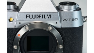 Debiut bezlusterkowego aparatu cyfrowego FUJIFILM X-T50