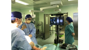 Innowacyjny robot do protezoplastyki stawu kolanowego działa na Bródnie Biuro prasowe