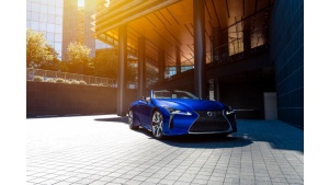 Ile pracy wymagało opracowanie dachu Lexusa LC 500 Convertible? Biuro prasowe