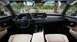 Lexus ES z nowym napędem AWD blisko debiutu?