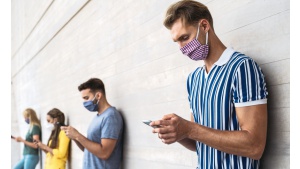 Jak skutecznie zdezynfekować telefon i inne kieszonkowe rzeczy?