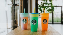 Kubki zmieniające kolor w ofercie Starbucks Polska