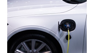 Co można zyskać, stawiając na karierę w branży elektromobilności?