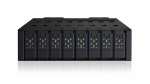Osiem slotów na dyski - koncept produktu ICY DOCK CP121